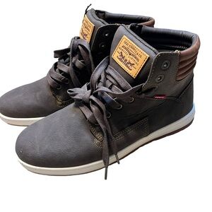 Levi’s Brand Brown Faux Leather High Top Sneakers NWT Size 9